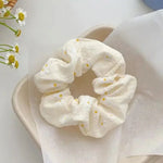 Daisy Scrunchie - Cream